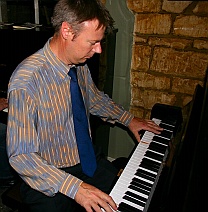 Julian Phillips at the Fiddleford Inn : {Click to enlarge}